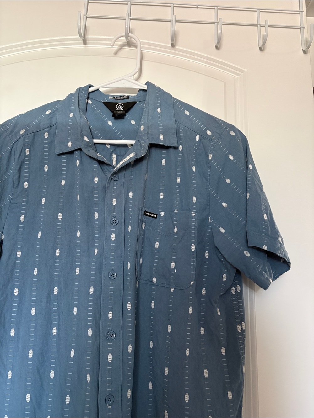 Volcom Men’s Button Up - Picture 3 of 3